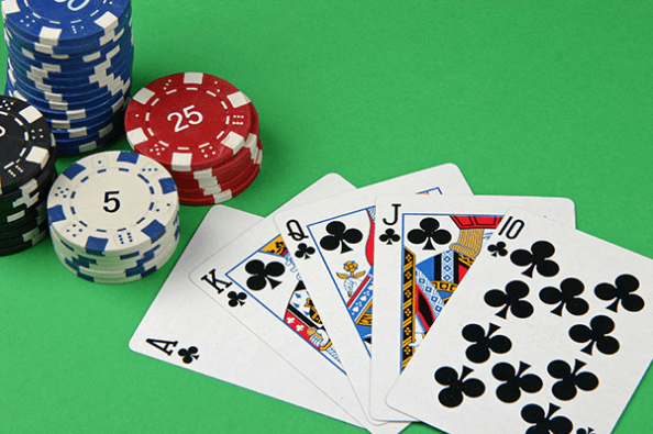 Nâng Cao Khả Năng Đọc Bài Đối Thủ Poker Online: Bí Kíp Chơi Poker Chuyên Nghiệp tại 8XBET