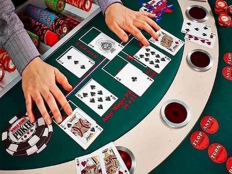 Phân tích Hand Poker: Chiến lược  Bí quyết thắng lớn tại 8XBET